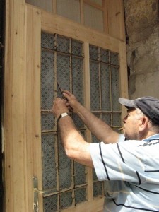 Markovics mester az utolsó igazi üveges a városban